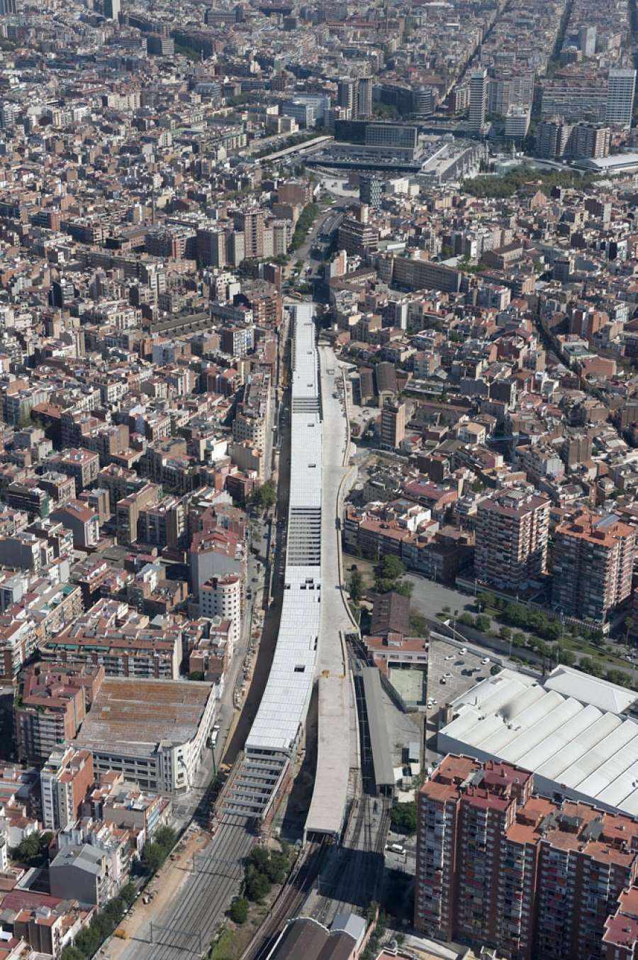 Barcelona Regional - Accessos Ferroviaris a Sants pel TAV. Ordenació de la Plataforma de Vies. Cobertura i Urbanització de Sants.